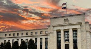 La Fed mantiene la 'niebla de guerra' sobre los recortes de tipos y alerta de un camino incierto