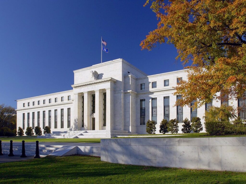 La Fed mantiene los tipos entre el 5,25% y el 5,5% por cuarta reunión consecutiva