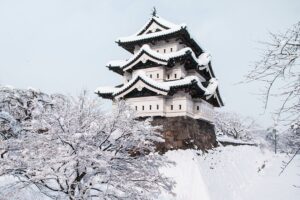 La ciudad donde más nieva en el mundo está en Japón y vive enterrada bajo un manto blanco: así es Aomori
