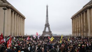 La dura ley migratoria reactiva la Francia de izquierdas