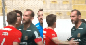 La furiosa reacción de Hernán Barcos contra rival en Alianza Lima vs Universidad Católica en la ‘Tarde Blanquiazul’ 2024