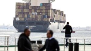La industria penaliza ya la crisis en el mar Rojo con atrasos y escasez de suministros