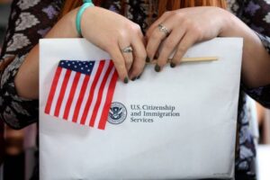 Las 11 preguntas más difíciles del examen que te hacen para obtener la ciudadanía de Estados Unidos