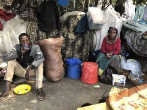 Las familias sin hogar, un problema creciente y sin atención en Zimbabue