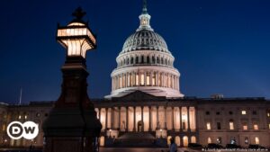 Líderes Congreso EE.UU. acuerdan proyecto para evitar cierre – DW – 14/01/2024