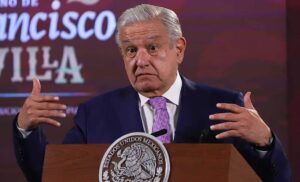 López Obrador asegura que "el fracaso" de DeSantis en EEUU fue por su campaña antiinmigrante - AlbertoNews