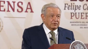 López Obrador pide a empresarios no temer a reforma de pensiones