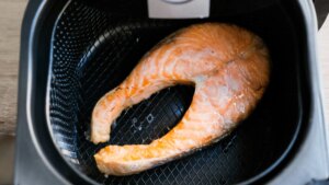 Los cinco pescados con los que lograrás que queden crujientes y deliciosos al cocinarlos en una freidora de aire