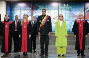 Maduro llama "terrorista y extremista" a la Plataforma Unitaria, pero dice que seguirá en el diálogo