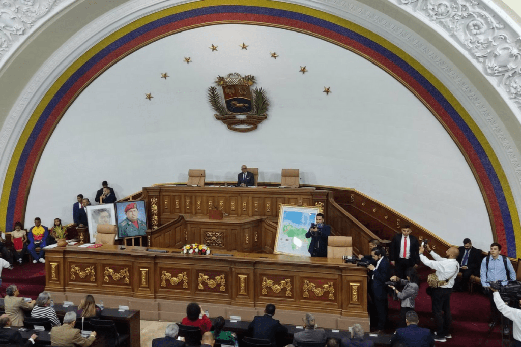 Maduro rinde cuentas ante el Parlamento entre expectativas por las presidenciales
