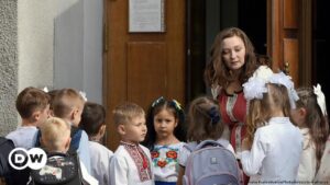 Maestros luchan por educar a niños en la Ucrania ocupada – DW – 08/01/2024