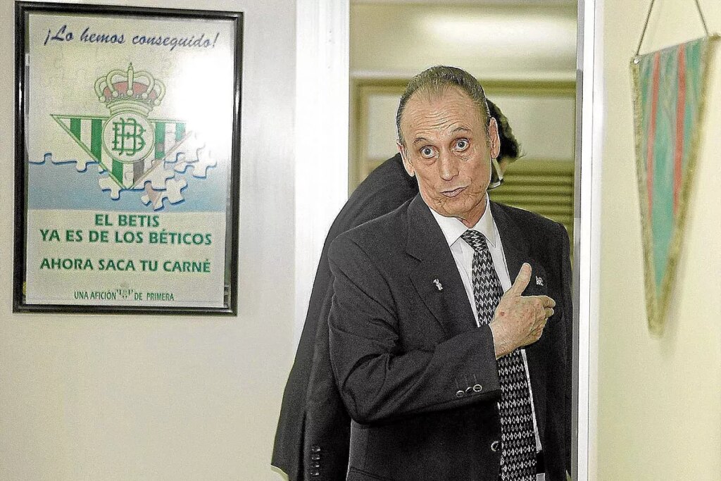 Manuel Ruiz de Lopera, ex presidente del Betis, en la UCI por una dolencia intestinal