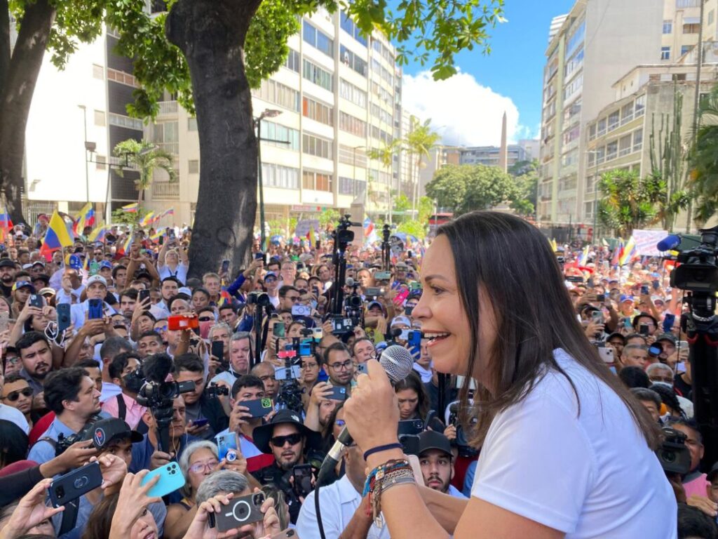 María Corina Machado pidió fecha de elecciones en movilización de este 23E