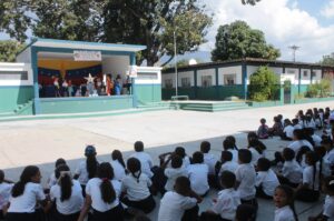 Más de 372 mil estudiantes regresaron a clases en Carabobo