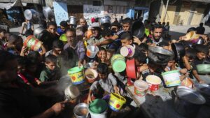 Más de dos millones de gazatíes dependen de la ayuda de UNRWA, advierte su comisionado