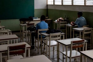 Migración de educadores “deja huérfanas materias escolares” en Venezuela, según la FVM