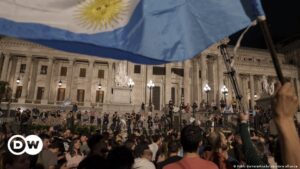 Milei enfrenta primera huelga general en Argentina – DW – 24/01/2024