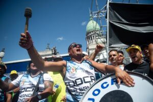 Miles de personas se suman a la huelga general en Argentina en desafío a Milei tras un mes y medio de Gobierno