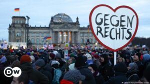 Miles protestan de nuevo en Alemania contra la ultraderecha – DW – 21/01/2024