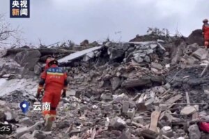 Ms de 40 desaparecidos y 500 evacuados tras un deslizamiento de tierra en el suroeste de China