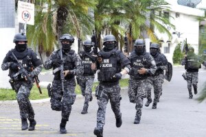 Noboa reta a los narcos: "Sean valientes, peleen contra los militares"