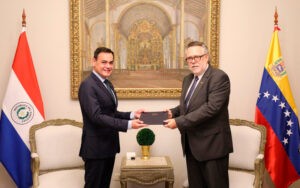 Nuevo embajador de Venezuela presenta sus cartas credenciales al canciller de Paraguay - AlbertoNews