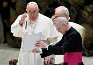 Papa Francisco alerta de que muchos conflictos dl mundo "se alimentan de fake news"
