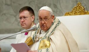 Papa Francisco pide prohibir el alquiler de vientre