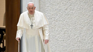 Papa Francisco vuelve a tener "un poco de bronquitis"