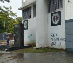 Partidos políticos denuncian actos vandálicos en fachadas de sus sedes