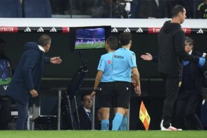 Penalti, falta en ataque y no hay mano, los audios del VAR en el Madrid - Almera: "Perfecto, le da con el hombro y es gol vlido" | LaLiga EA Sports 2023