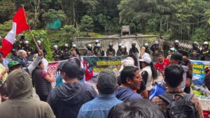 Perú advierte del riesgo de ser encarcelados a manifestantes que bloquean vía a Machu Picchu