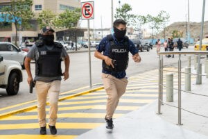 Perú envía un contingente de operaciones especiales de la Policía a frontera con Ecuador