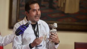 Perú niega que "muñecos humanoides" incautados tengan origen extraterrestre