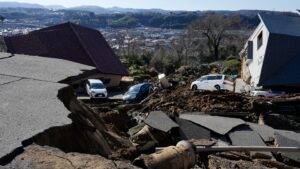 Piden precaución por temporal en zona del terremoto de Japón que ha dejado ya 180 muertos - AlbertoNews