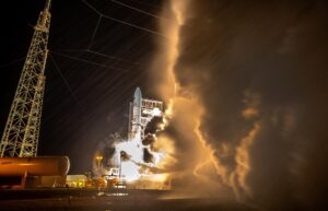 Primera misión de México 'Colmena' llega a la órbita lunar y alista su segunda emisión
