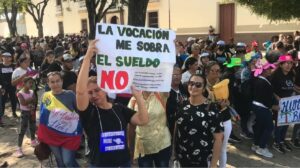 Profesores denuncian una arremetida gubernamental contra la educación en Venezuela