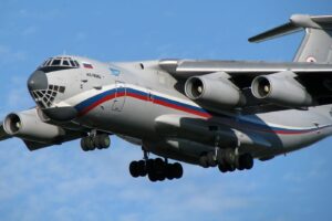 Rusia acusa a Ucrania de derribar un avión militar que transportaba a 65 prisioneros de guerra ucranianos