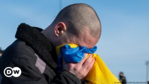 Rusia y Ucrania canjean cientos de prisioneros de guerra – DW – 31/01/2024
