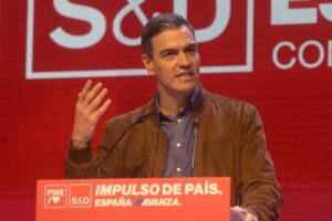 Sánchez reivindica la "templanza" de su Gobierno frente a "los insultos" de una "oposición desnortada y faltona"