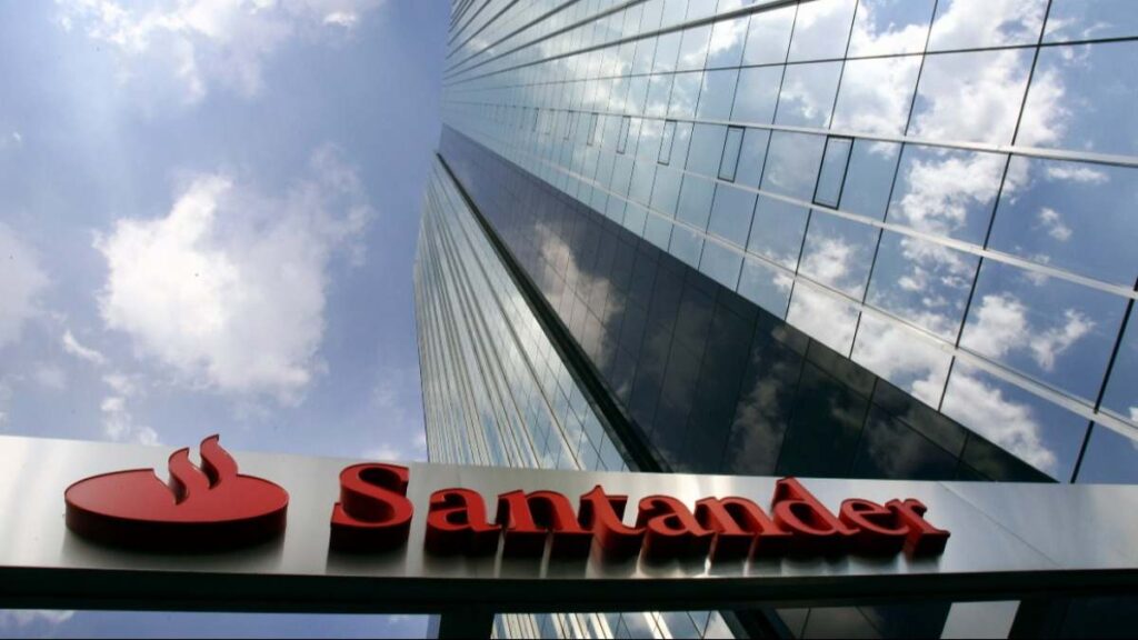 Santander incorporó 4.500 perfiles digitales en 2023