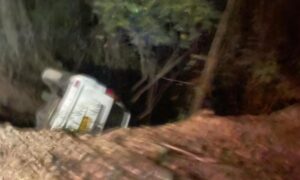 Se accidenta camioneta de la caravana en la que se movilizaban dos gobernadores - Otras Ciudades - Colombia