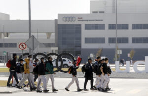 Se cumplen 24 horas de la huelga en planta de Audi de Puebla; no hay visos de acuerdo