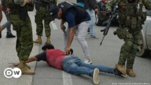 Seis presos se fugan de la mayor cárcel de Ecuador – DW – 13/01/2024