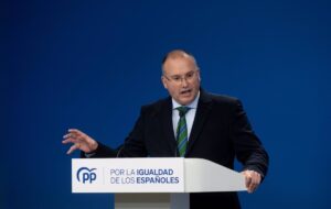 Tellado dice que ningún presidente del PP pedirá las competencias en Inmigración y llama a Sánchez a "recapacitar"