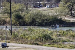 Texas negó el acceso a agentes federales cuando intentaban rescatar a tres migrantes que se ahogaron