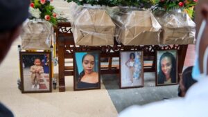 Tragedia en Chocó: Sepelio de las víctimas del derrumbe en la vía Quibdó-Medellín - Otras Ciudades - Colombia