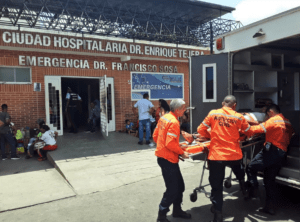 Tres trabajadores heridos  al quedar tapiados por alud de tierra  en La Yaguara