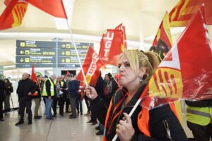 UGT destaca un "amplio seguimiento" de la huelga de handling de Iberia y numerosos retrasos de vuelos e incidencias