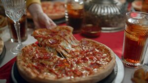 Un exempleado de Telepizza explica por qué no cortan las pizzas que envían a casa